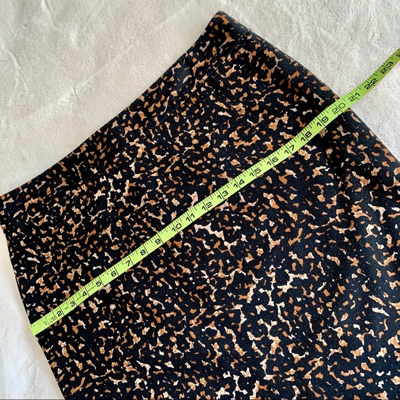 💥2/$30 Lord & Taylor Knit Animal Print Pencil Skirt sz12 - Picture 3 of 10